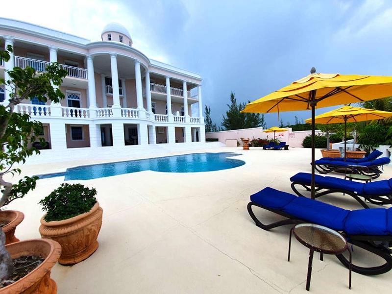 Ocean West Boutique Hotel Nassau Exteriör bild