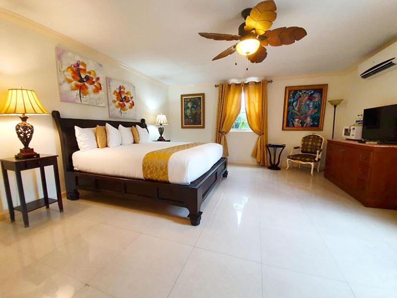Ocean West Boutique Hotel Nassau Exteriör bild