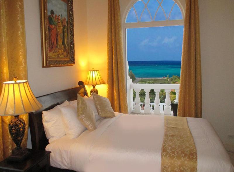 Ocean West Boutique Hotel Nassau Exteriör bild
