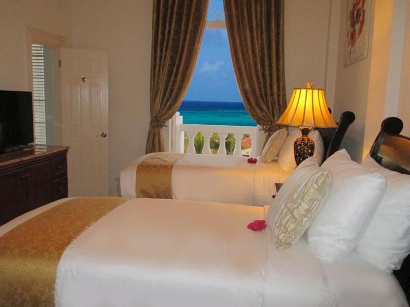 Ocean West Boutique Hotel Nassau Exteriör bild