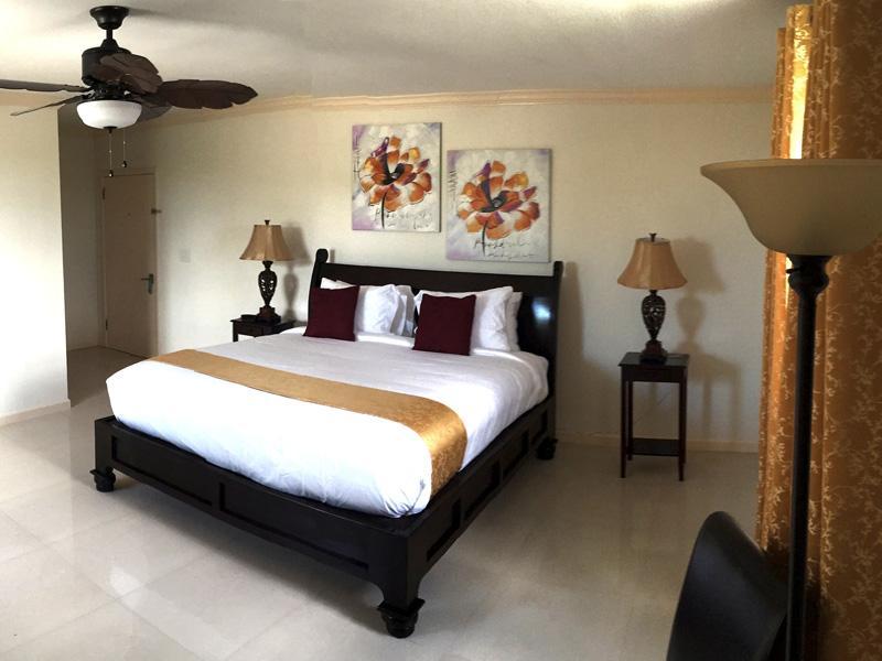 Ocean West Boutique Hotel Nassau Exteriör bild