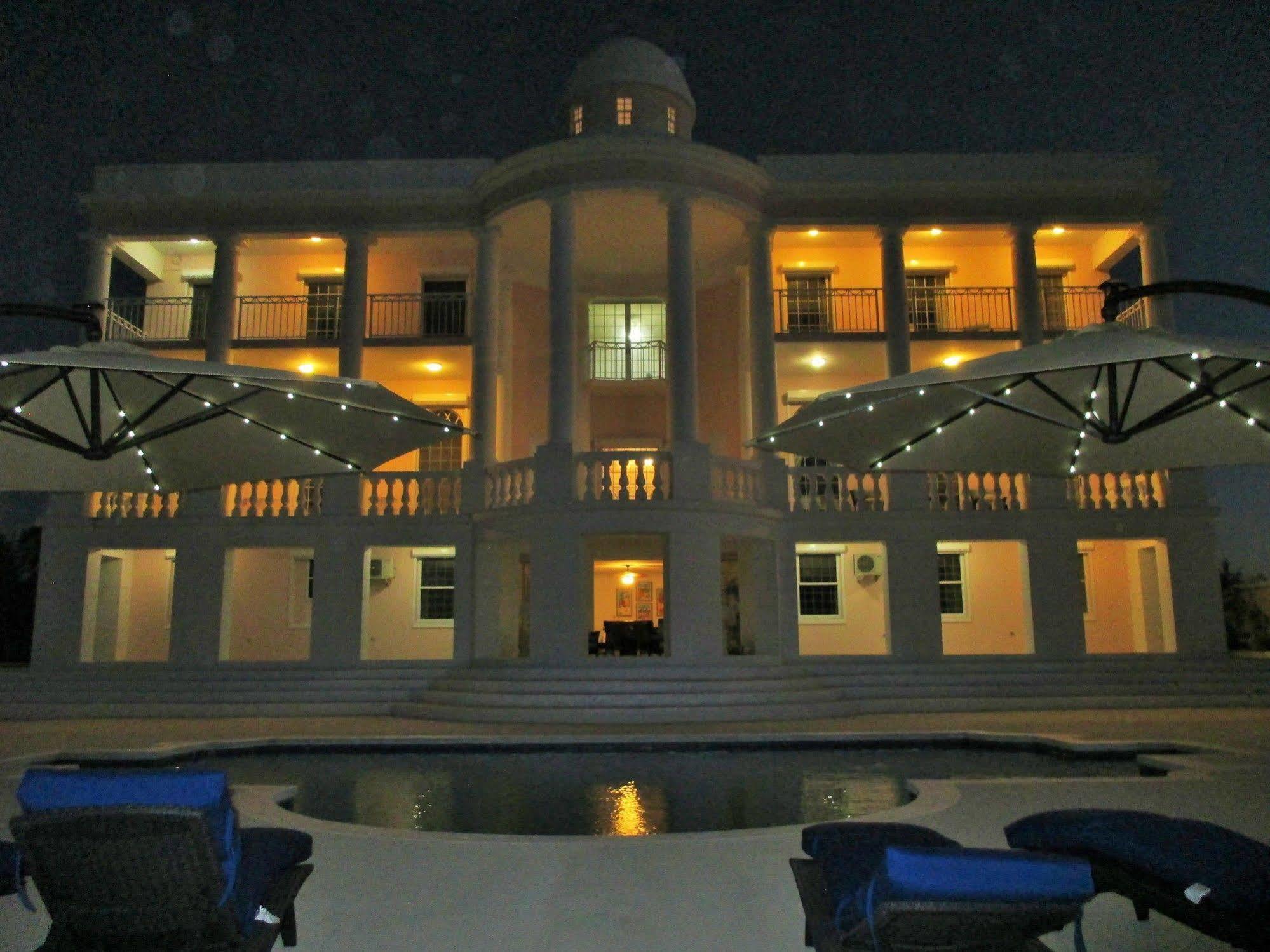 Ocean West Boutique Hotel Nassau Exteriör bild